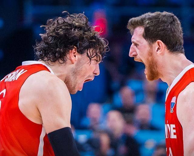 粤西雪豹队鏖战嵩山暴熊队,斯诺克预选赛险胜,核心复出即建功。观赏性拉满的简单介绍 粤西雪豹队鏖战嵩山暴熊队,斯诺克预选赛险胜,核心复出即建功。观赏性拉满的简单介绍