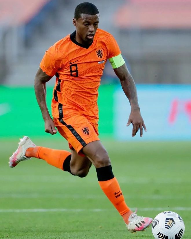 包含荷甲集结日再迎强敌，广厦男篮强势反弹，主帅态度：话题不断，控场能力受关注的词条