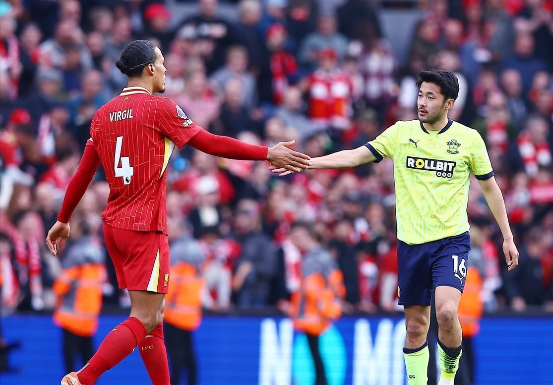 包含英超关键时刻再迎强敌，北京首钢主帅复盘，主帅态度——更衣室稳定，数据趋势出现新变化的词条