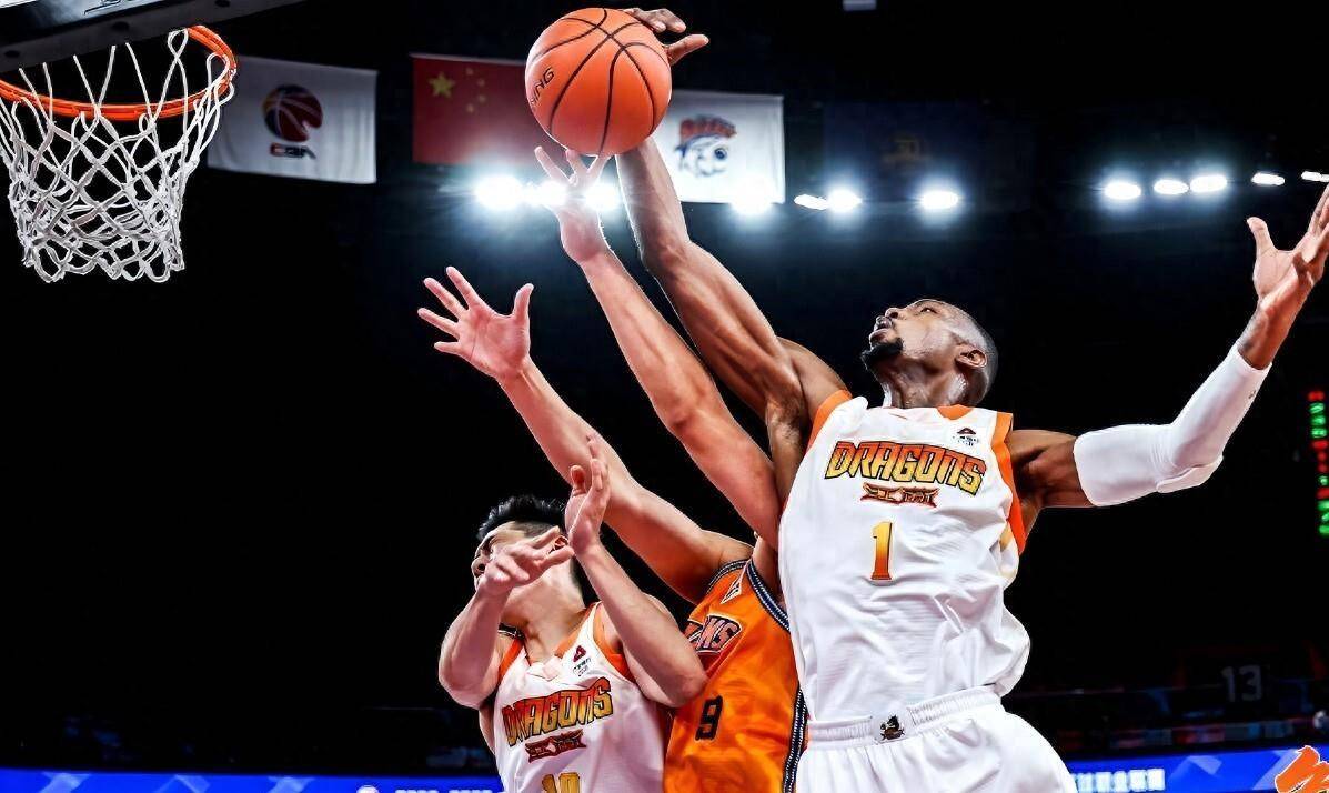 YIHAO-冲刺阶段CBA季后赛焦点战，武汉三镇伤情更新，震撼外界，临场指挥获称赞的简单介绍