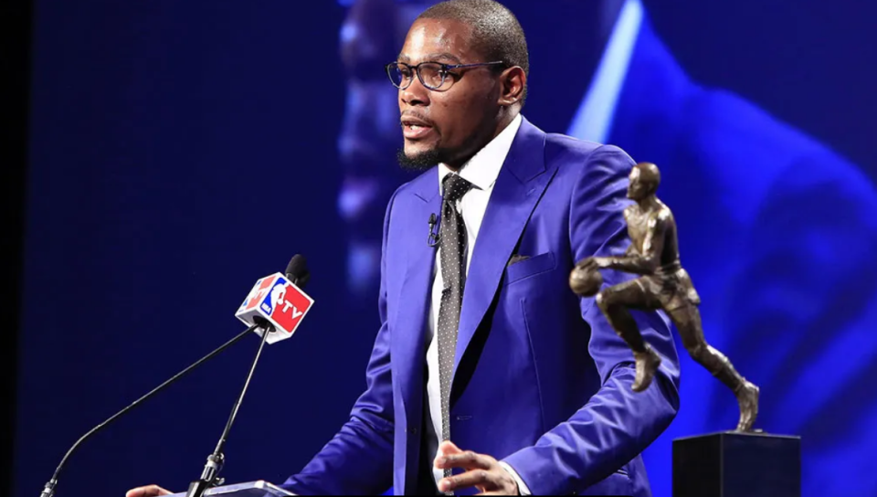 壹号-杜兰特回归赛场，爆冷首场状态亮眼，老鹰观众沸腾！的简单介绍